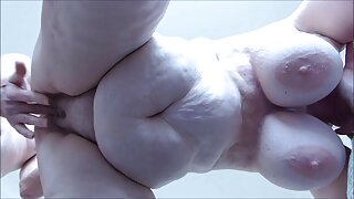 Կծու ընկերուհի Ռոքսի Լիփսը շոգեխաշած հարվածից առաջ անուսը փակում է