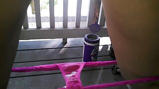 Մերկացնելով կիսանդրին սեքսփոթը, հաղթում է երկար դիք՝ անմոռանալի մինետ տալու համար