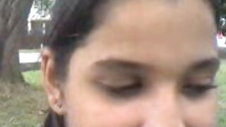 Կծու Նինա Էլը կուլ է տալիս մեծ դին և լիզում ընկույզը, ինչպես ագահ է դեսերտով