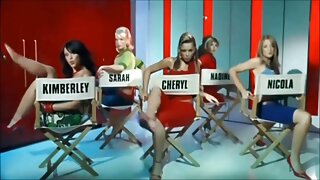 Դաժան շքեղ տղան ուտում է Միա Լելանիի սափրված փիսիկը լողավազանում