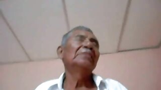 Գայթակղիչ թխահեր տիրուհի Էբի Կատուն իր բերանը տղամարդկային մսով է լցնում