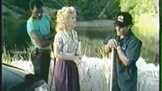 Քաղցած ասիական շիկահեր Միա Լելանին սովամահ է լինում հսկայական աքլորով