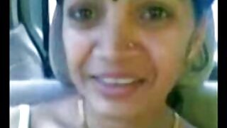 Գեղեցիկ սեքսուալ ճուտիկ՝ քաղցր կրծքերով ստրիպտիզներով վեբ-տեսախցիկի վրա