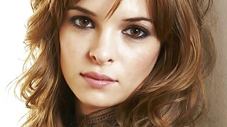 Գայթակղիչ մերկապարուհի աղջիկը ծնկների վրա կանգնած մինետ է անում