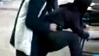 Սև գամասեղը խնջույքի ժամանակ ծծում է իր կոկորդը