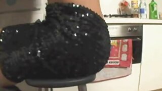 Թխահեր դիվա Մարիկա Հասեն դիլդոյով հարվածում է իր ընկերուհուն