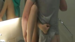 Զարմանալի թխահերը սեքսուալ գուլպաներով քշում է և ուժեղ երկար ծակ է փչում