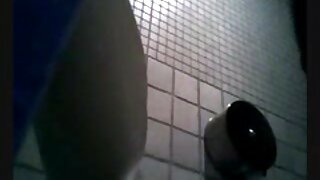 Անհավանական եռանդուն սև գլուխ Տրիշա Ռեյը հսկայական խաղալիքով ձգում է շուրթերը