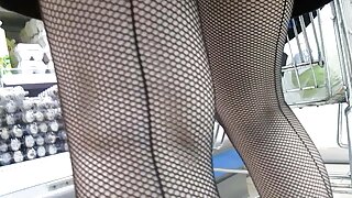 Ցանկալի շիկահեր Զոյ Փեյջը հանրային զուգարանում մինետ է անում