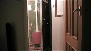 Իտալացի փոքրիկ Վալենտինա Բյանկոն հագնում է ստրապոն և ծակծկում է անպիտան ընկերուհուն