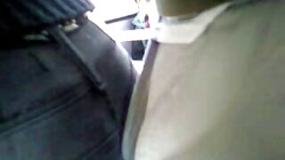 Դաժան պիժոն կատաղում է կապկպված թխահեր Հարլոու Հարիսոնին և կտրում նրա բերանը