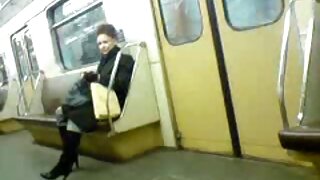 Մեծ կրծքերով ախորժելի թխահեր սեքսփոտը ծնկի է գալիս՝ հիանալի մինետ տալու համար