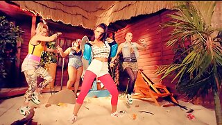 Կծու ընկերուհի Դիլդոն ծեծում է կապած Տիֆանի Դոլի հետանցքը