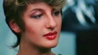 Դաժան կարմրահեր MILF-ը կեղտոտվում է հարդքոր միջցեղային պոռնո հոլովակում